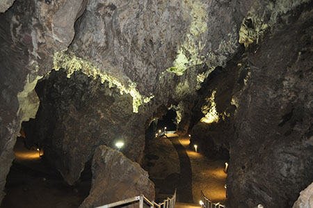 вапнякові печери